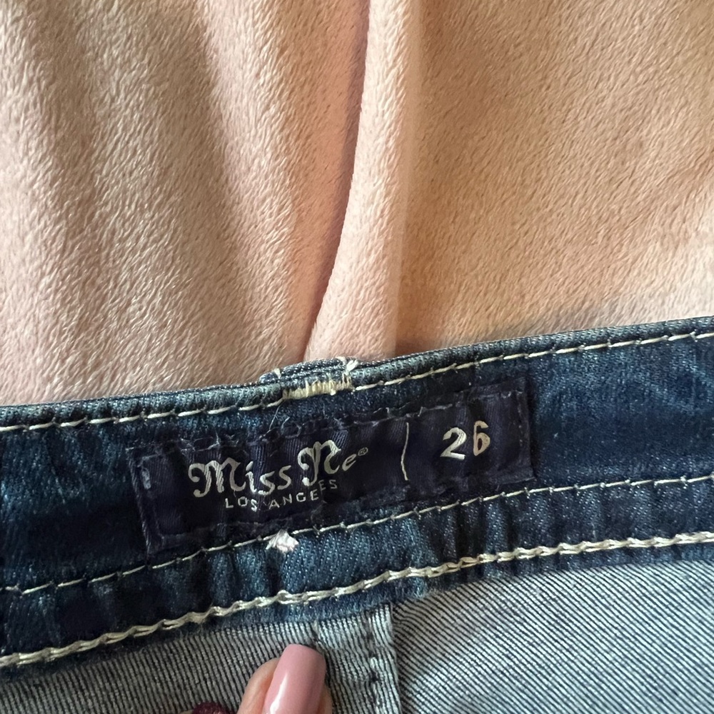 Miss Me Mid-Rise denim stretch shorts, size 26. - Picture 4 of 8